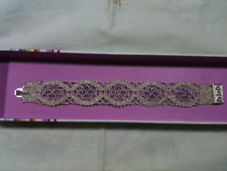 Pulsera de bolillos y cristales de swarosky (ochos)